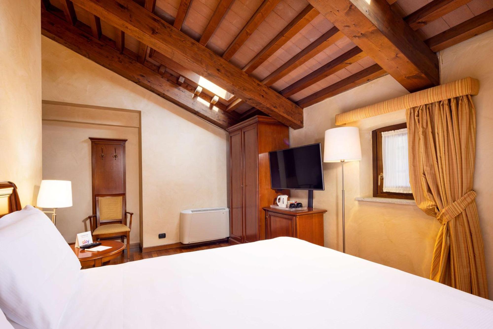 Best Western Plus Hotel Le Rondini San Francesco al Campo Dış mekan fotoğraf