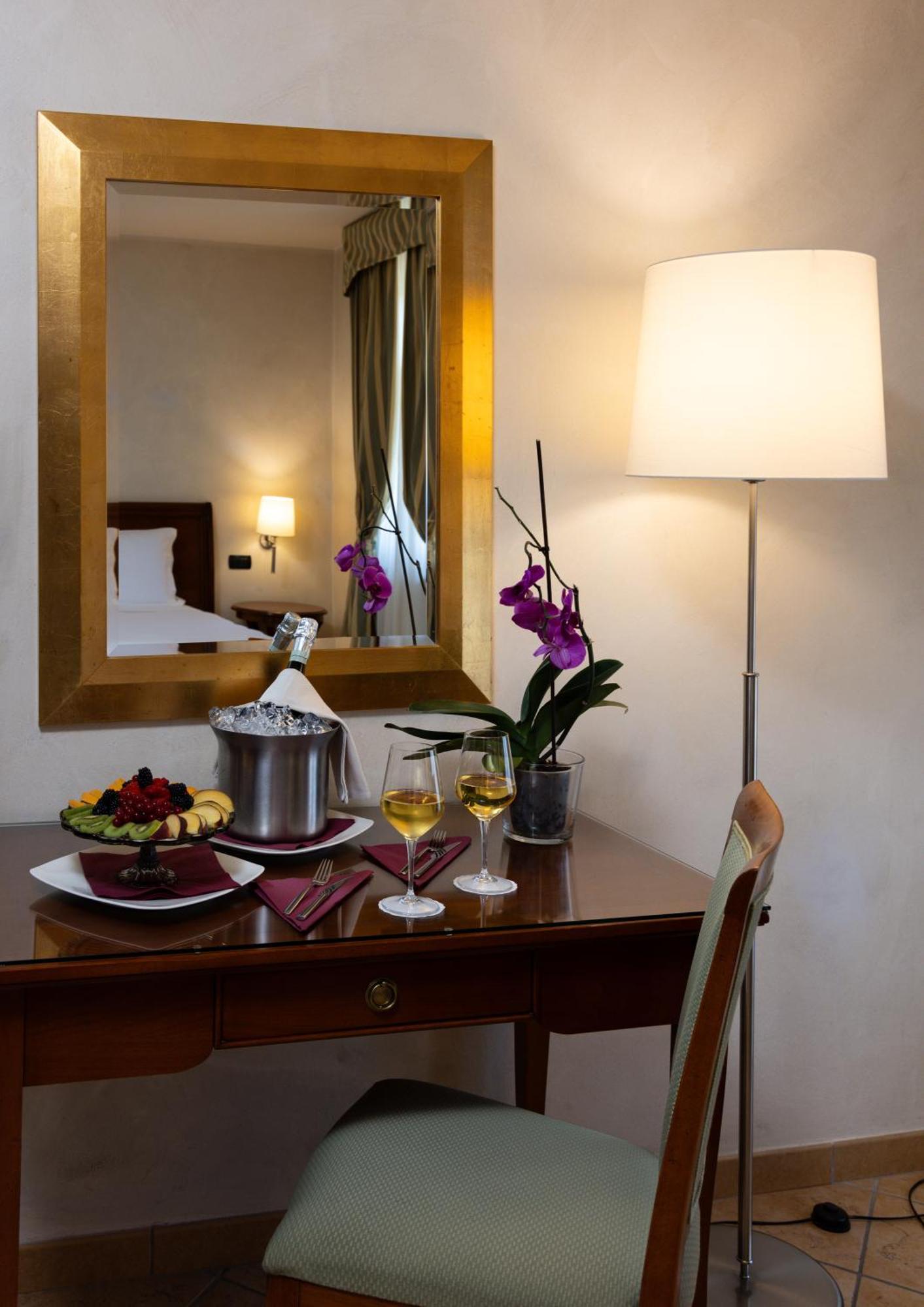 Best Western Plus Hotel Le Rondini San Francesco al Campo Dış mekan fotoğraf