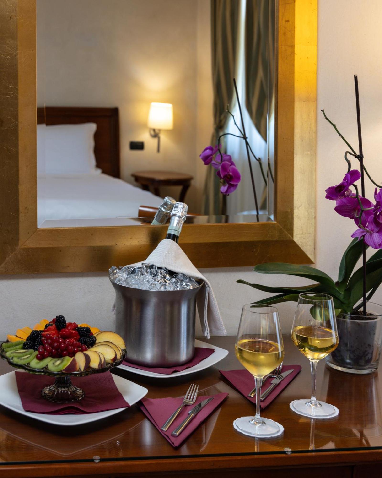 Best Western Plus Hotel Le Rondini San Francesco al Campo Dış mekan fotoğraf