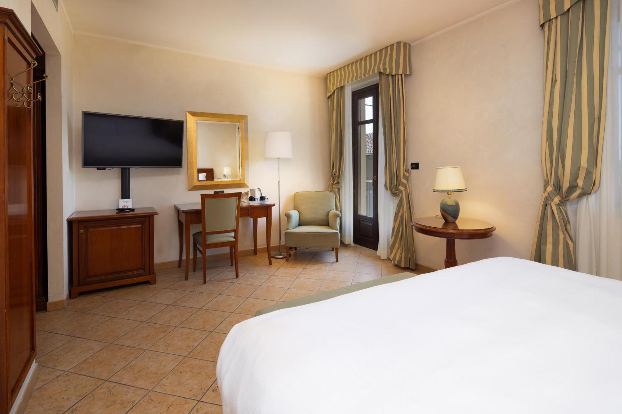 Best Western Plus Hotel Le Rondini San Francesco al Campo Dış mekan fotoğraf